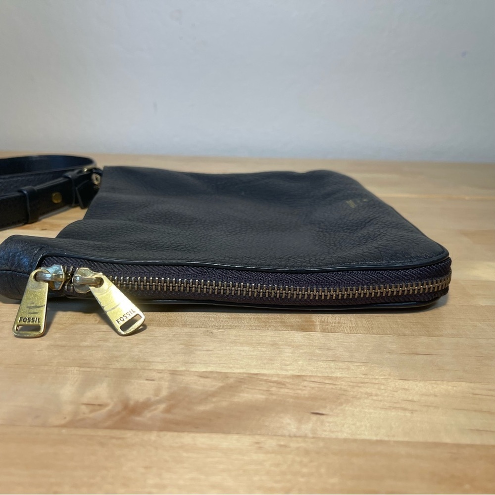 Fossil Crossbody Black Leather Bag - Picture 3 of 14